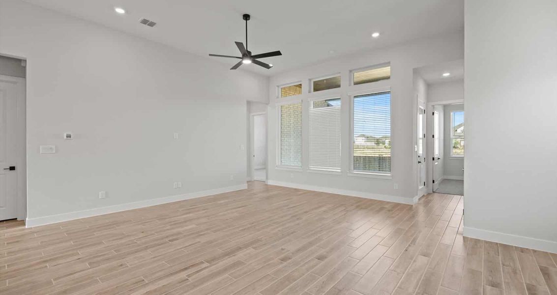 Spacious, unfurnished interior of a new home in Village at Three Oaks, Seguin (Image 16). Spacious, unfurnished interior of a new home in Village at Three Oaks, Seguin (Image 16).