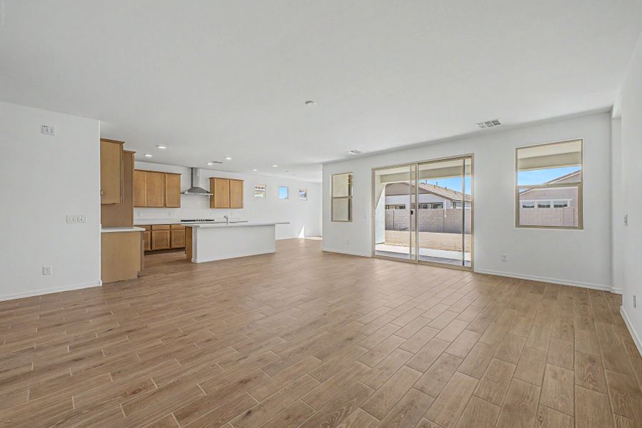 Spacious, unfurnished interior of a new home in Las Ventanas, Goodyear (Image 7).
