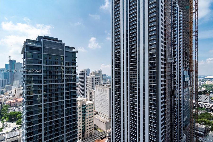Condo located in Miami, FL showcasing its design and architecture (Image 19).