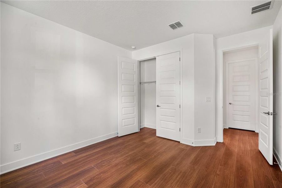 Spacious, unfurnished interior of a new home in , Tampa (Image 15).
