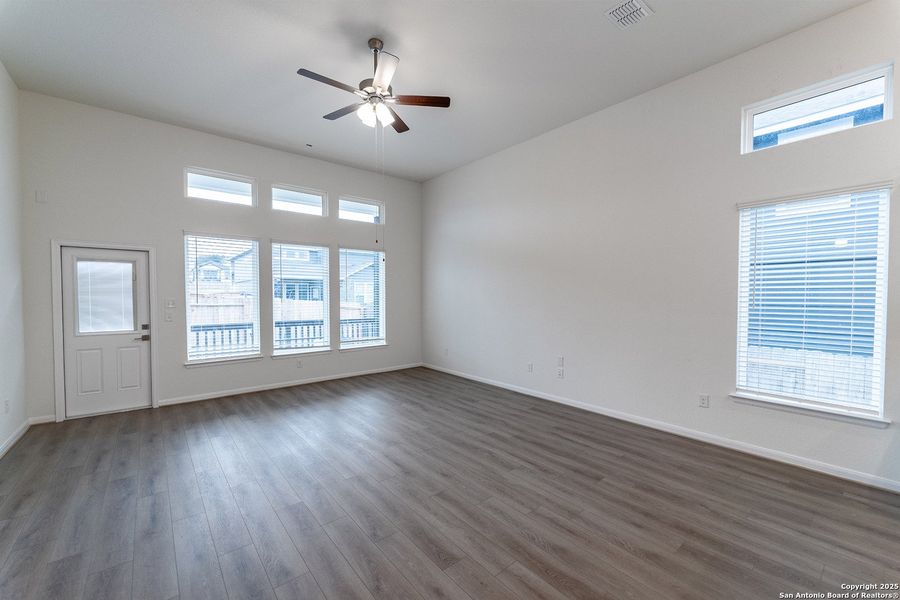 Spacious, unfurnished interior of a new home in Homestead, Schertz (Image 14).