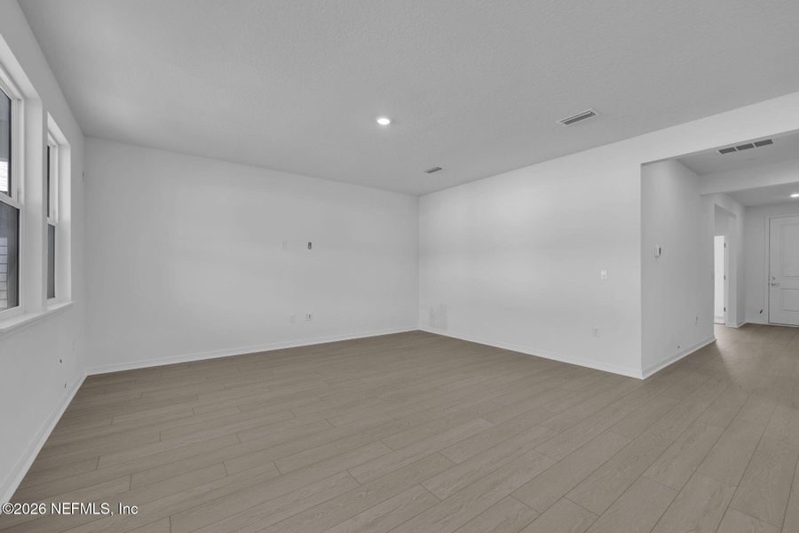 Spacious, unfurnished interior of a new home in Hyland Trail, Green Cove Springs (Image 20).