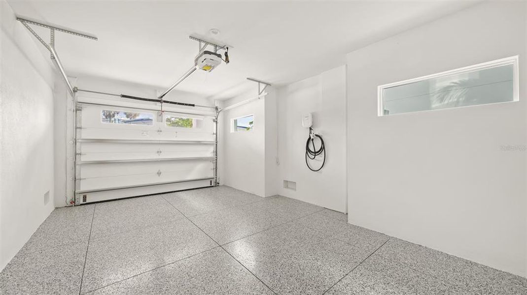 Spacious, unfurnished interior of a new home in , Sarasota (Image 21).