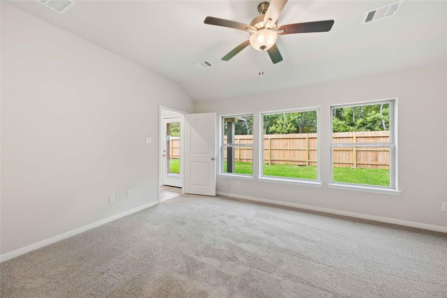 Spacious, unfurnished interior of a new home in Sundance Cove, Crosby (Image 10).