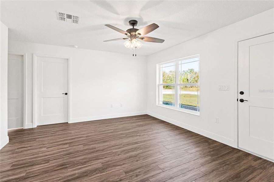 Spacious, unfurnished interior of a new home in , Williston (Image 22).