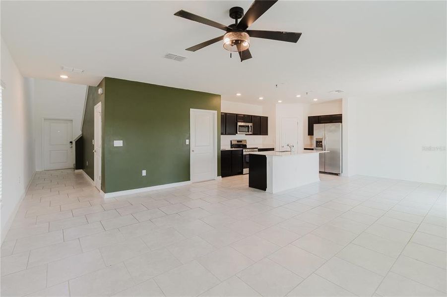 Spacious, unfurnished interior of a new home in Peace Creek Reserve, Winter Haven (Image 16). Spacious, unfurnished interior of a new home in Peace Creek Reserve, Winter Haven (Image 16).