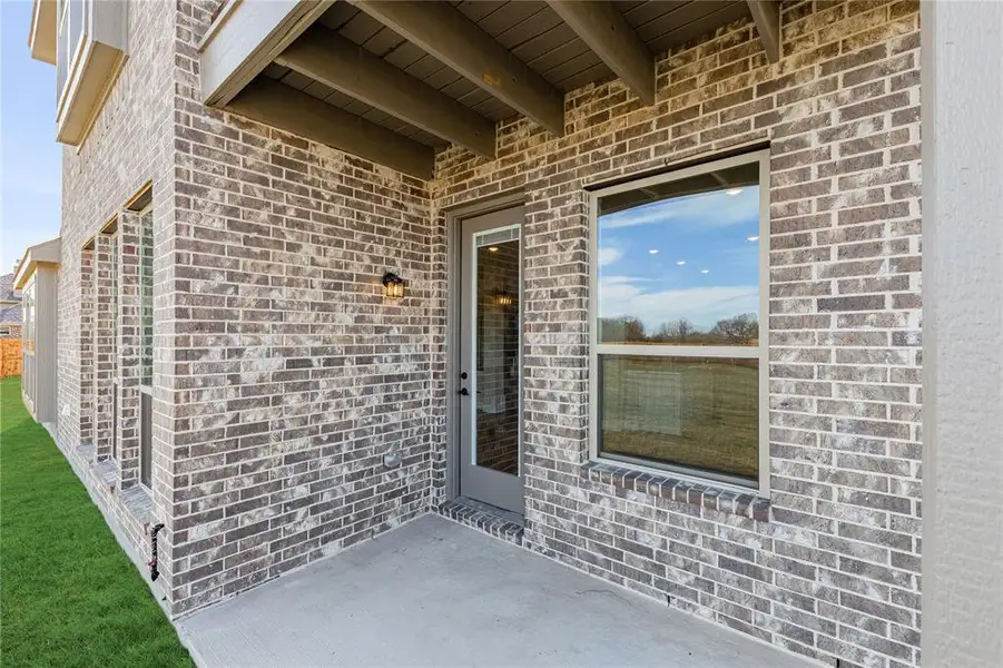 Exterior details and patio area of a home in Crystal Lake Estates, Red Oak (Image 4).