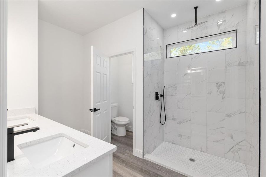 Furnished interior view inside a new home in , Dunnellon (Image 15).