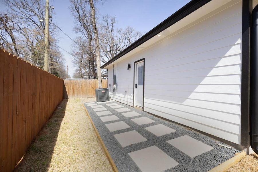 Exterior details and patio area of a home in , Mabank (Image 20).