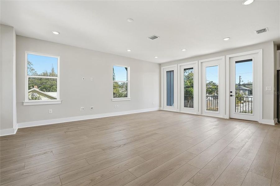 Spacious, unfurnished interior of a new home in , St. Petersburg (Image 23).