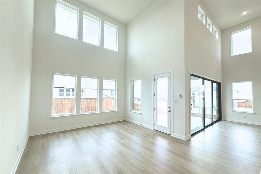 Spacious, unfurnished interior of a new home in Sweetgrass, Haslet (Image 17).
