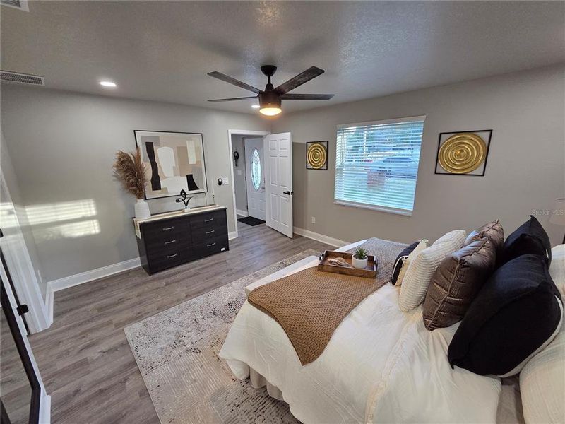 Furnished interior view inside a new home in , Plant City (Image 12).