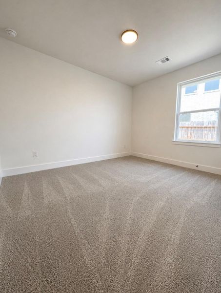 Spacious, unfurnished interior of a new home in River Ranch Trails, Dayton (Image 11).