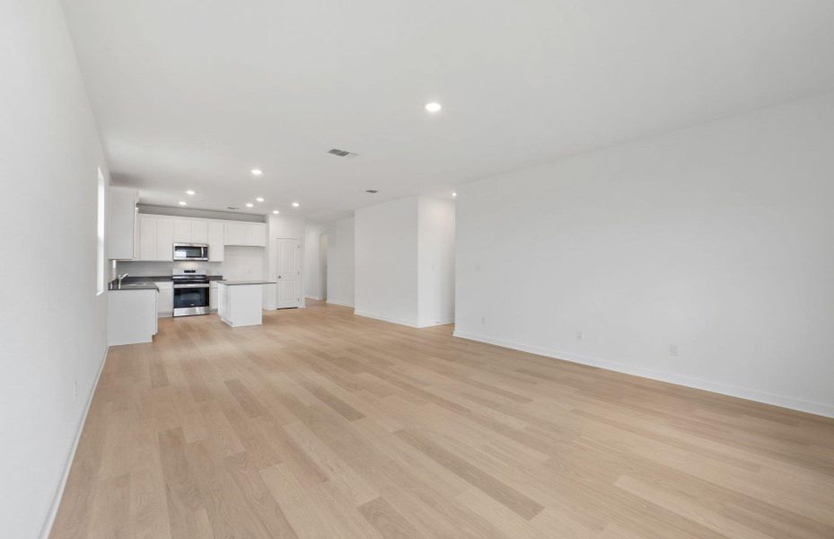 Spacious, unfurnished interior of a new home in Alto, San Marcos (Image 13).