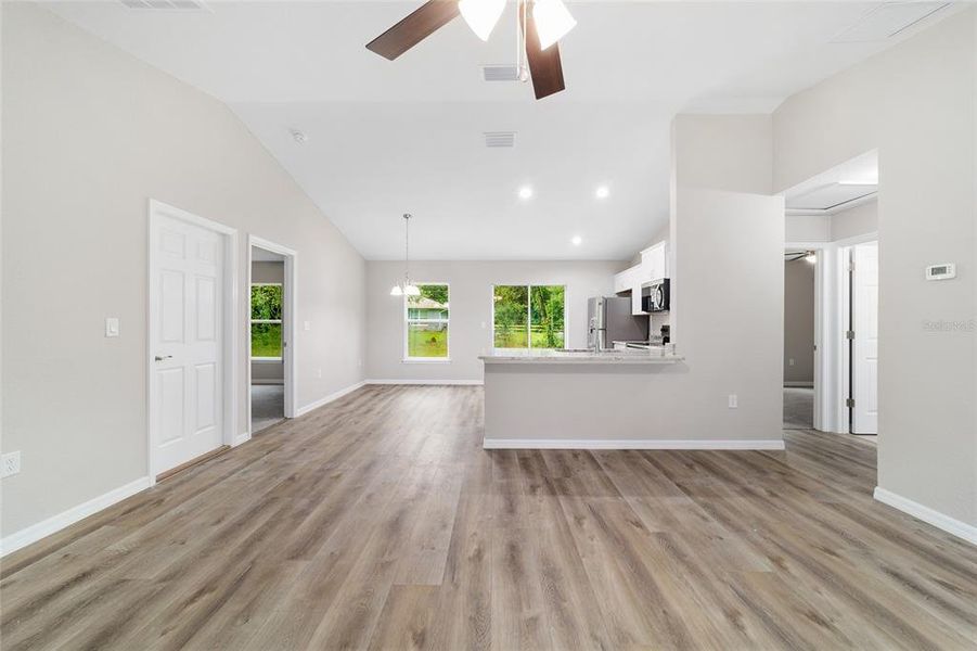 Spacious, unfurnished interior of a new home in , Ocala (Image 11).