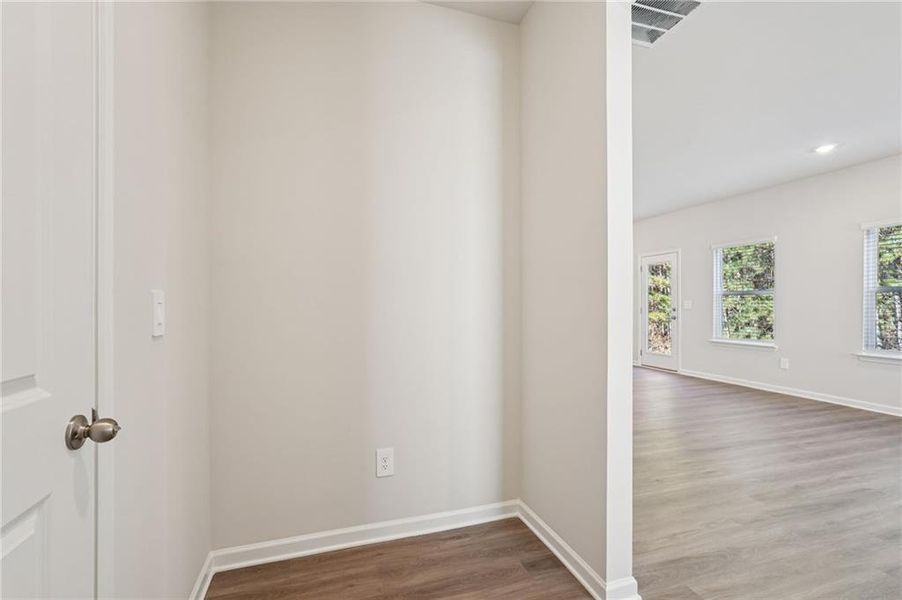 Spacious, unfurnished interior of a new home in Ivey Township, Dallas (Image 49).