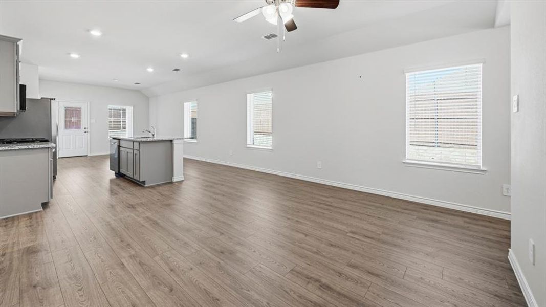 Spacious, unfurnished interior of a new home in Winchester Crossing, Princeton (Image 32).