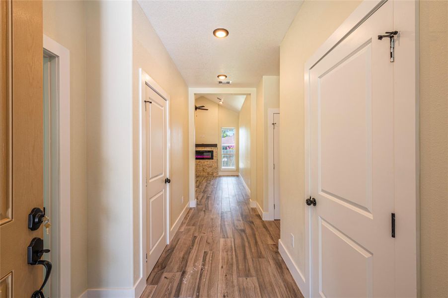 Spacious, unfurnished interior of a new home in , Texas City (Image 23).