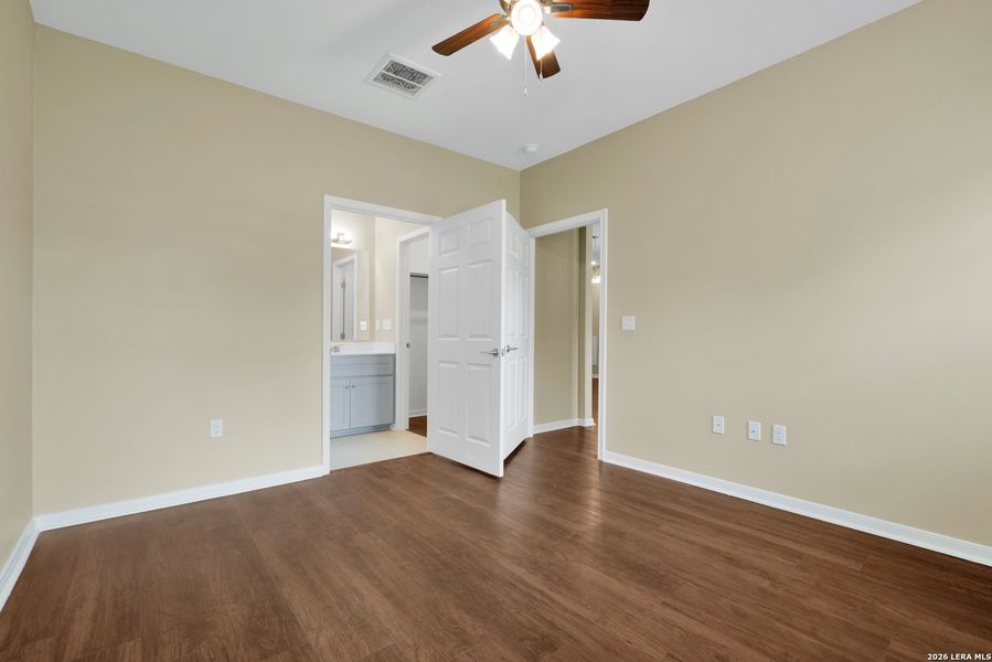 Spacious, unfurnished interior of a new home in , San Antonio (Image 11).