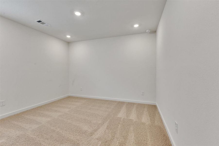 Spacious, unfurnished interior of a new home in , Angleton (Image 35).