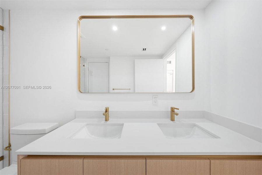 Image 47 of a home in .