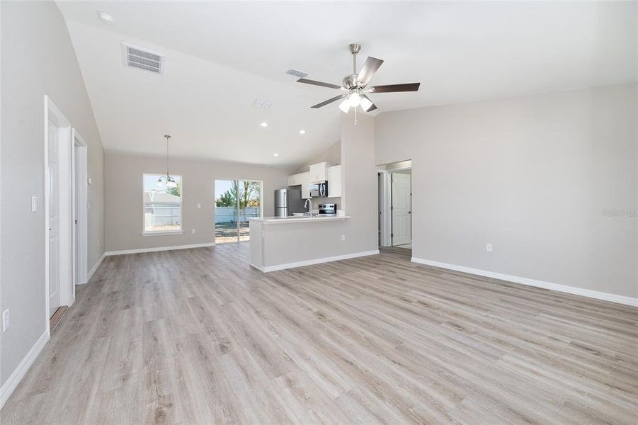 Spacious, unfurnished interior of a new home in , Ocala (Image 26).