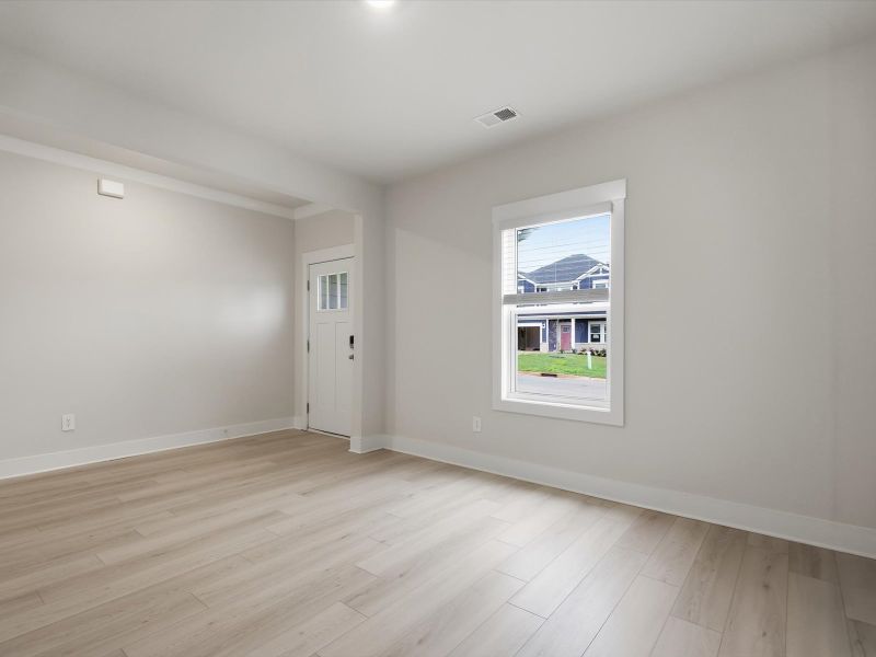Spacious, unfurnished interior of a new home in Crossing at Abner Creek, Greer (Image 8).