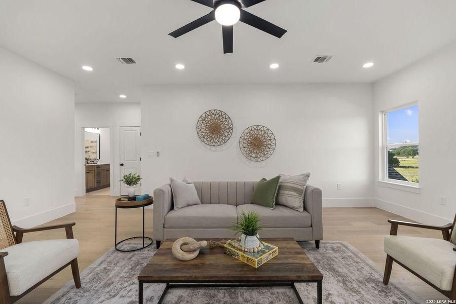 Furnished interior view inside a new home in , Bandera (Image 37).