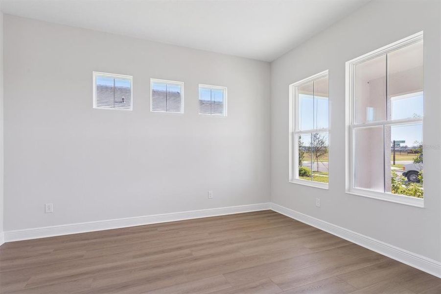 Spacious, unfurnished interior of a new home in North River Ranch, Parrish (Image 15).