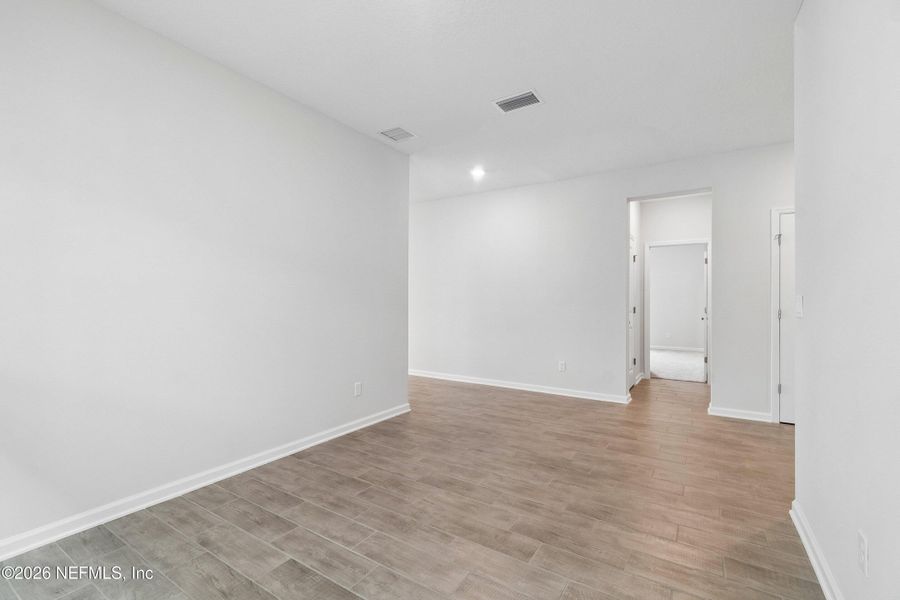 Spacious, unfurnished interior of a new home in Tributary 50', Yulee (Image 16).