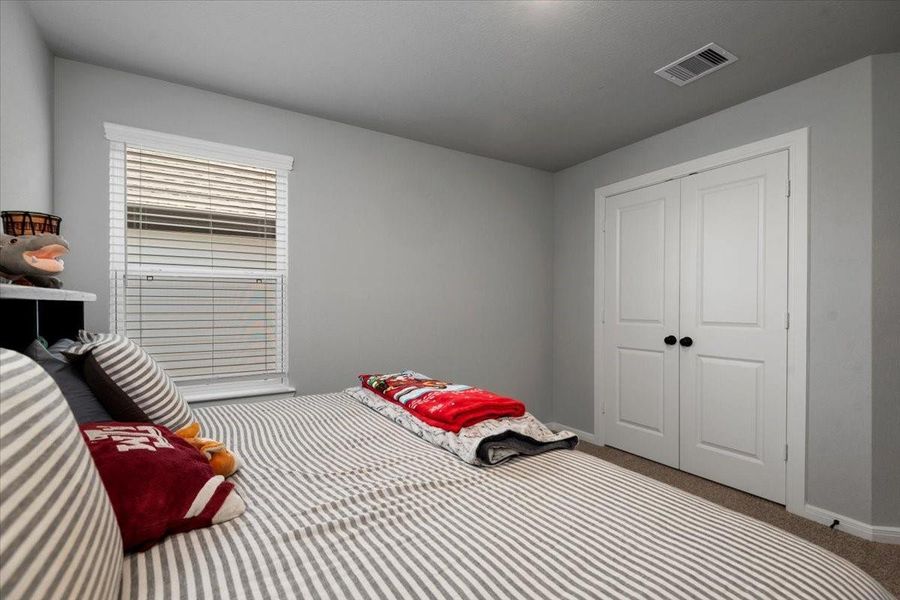 Furnished interior view inside a new home in The Grand Prairie 40’, Hockley (Image 17).