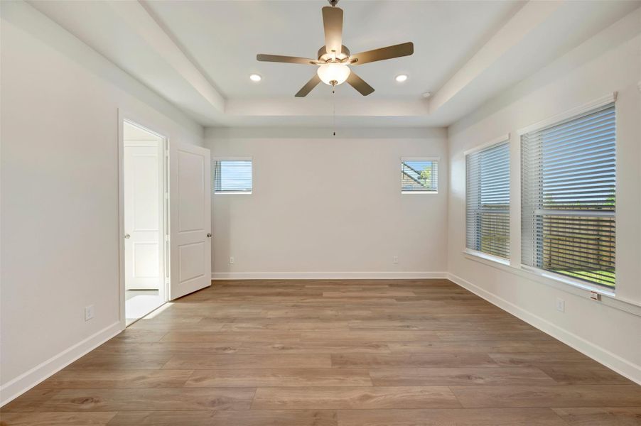 Spacious, unfurnished interior of a new home in Riceland - Enclave Row Collection, Mont Belvieu (Image 22).