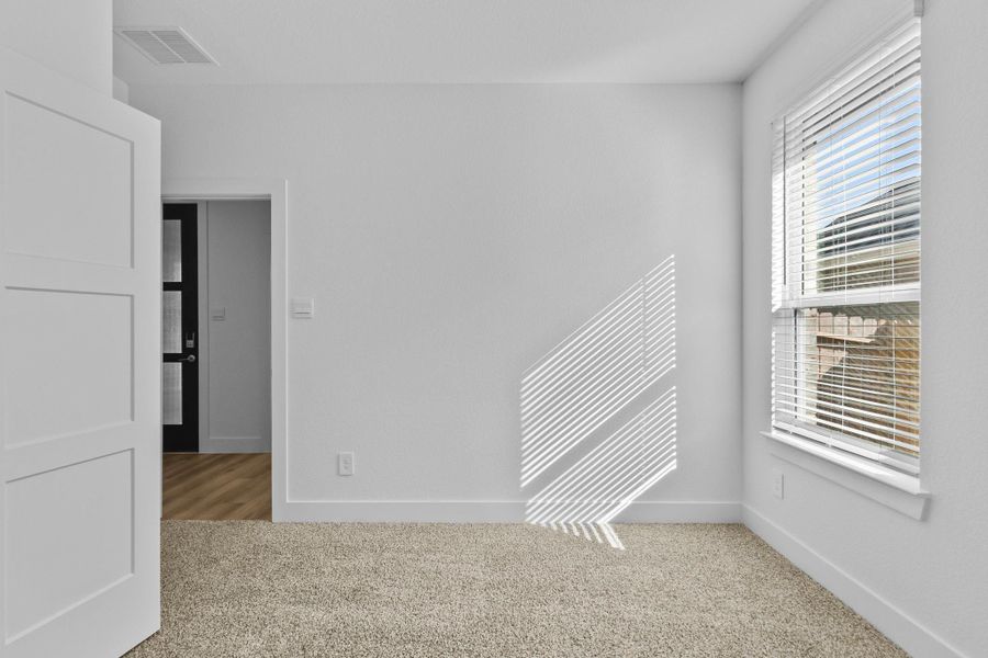 Spacious, unfurnished interior of a new home in Silverthorne, Conroe (Image 16). Spacious, unfurnished interior of a new home in Silverthorne, Conroe (Image 16).