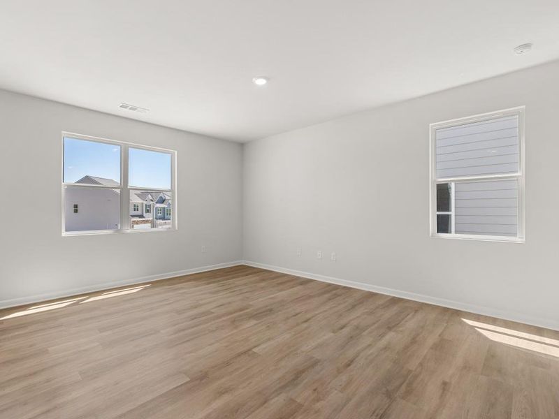 Spacious, unfurnished interior of a new home in Rolling Meadows, Jasper (Image 41).