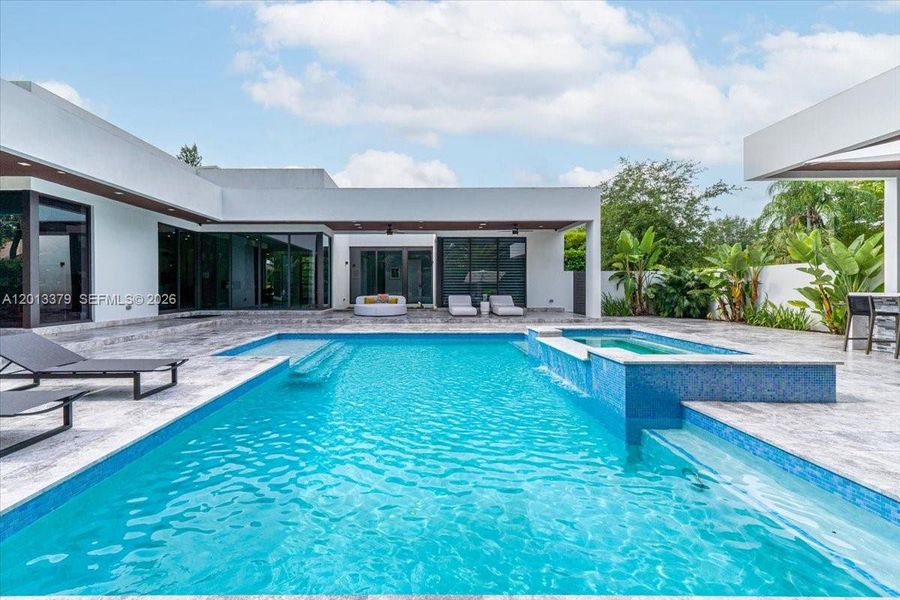 Community amenities in , Pinecrest (Image 53).