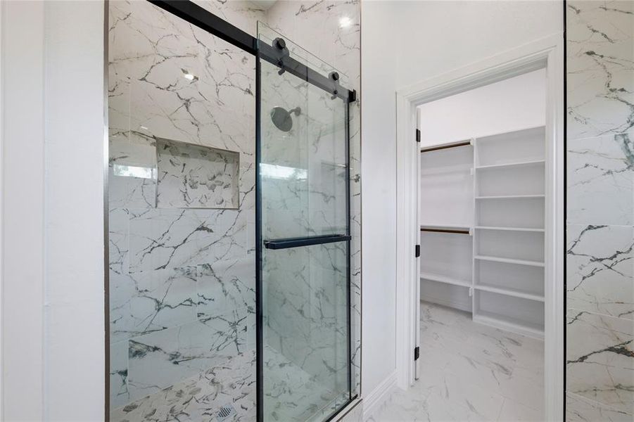 Close-up of interior finishes inside a home in , Corsicana (Image 14).