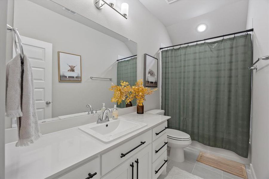 Furnished interior view inside a new home in DeBerry Reserve, Royse City (Image 19). Furnished interior view inside a new home in DeBerry Reserve, Royse City (Image 19).