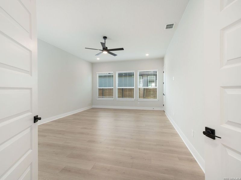 Spacious, unfurnished interior of a new home in Potranco Oaks 100's, Castroville (Image 43). Spacious, unfurnished interior of a new home in Potranco Oaks 100's, Castroville (Image 43).