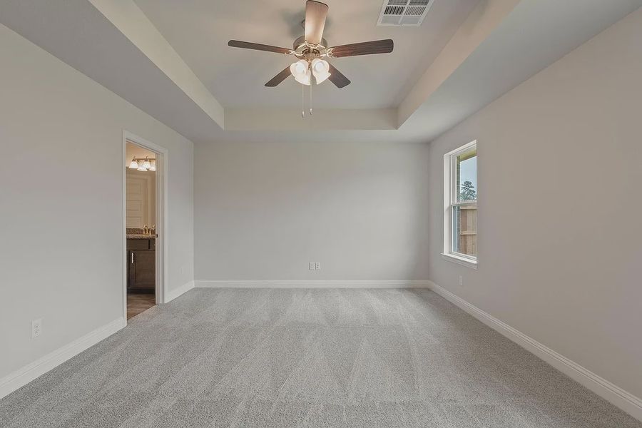 Spacious, unfurnished interior of a new home in Grand Oaks Reserve, Cleveland (Image 23).