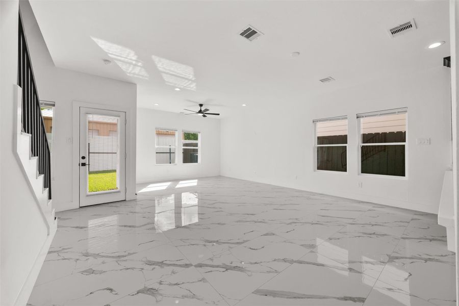 Spacious, unfurnished interior of a new home in , Houston (Image 16).