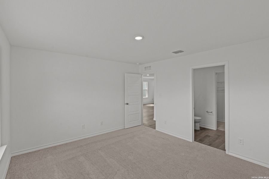 Spacious, unfurnished interior of a new home in Dove Song, Marion (Image 22).