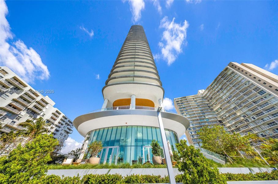 Condo located in Miami, FL showcasing its design and architecture (Image 65).