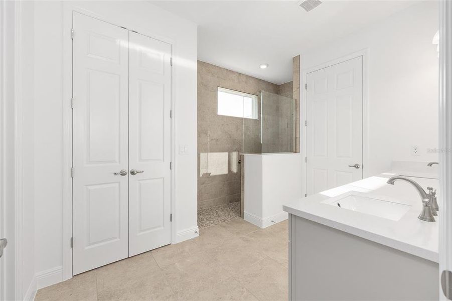 Furnished interior view inside a new home in , Ocala (Image 9).