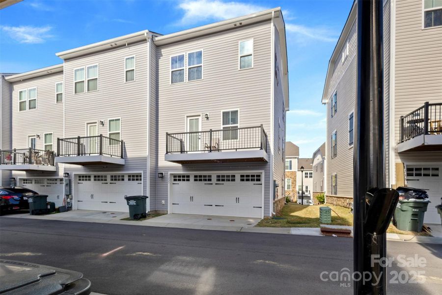 Exterior details and patio area of a home in , Charlotte (Image 2).