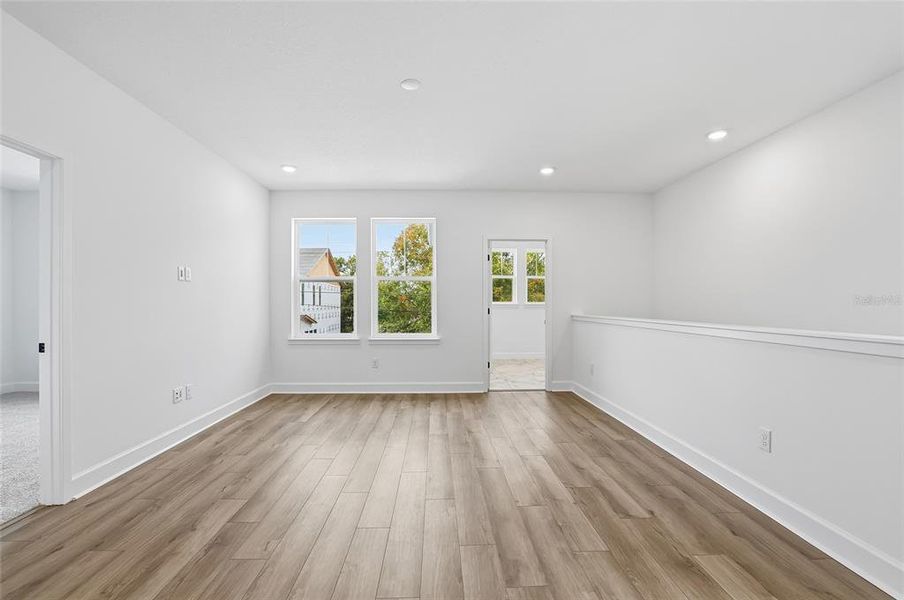 Spacious, unfurnished interior of a new home in , Tampa (Image 21).