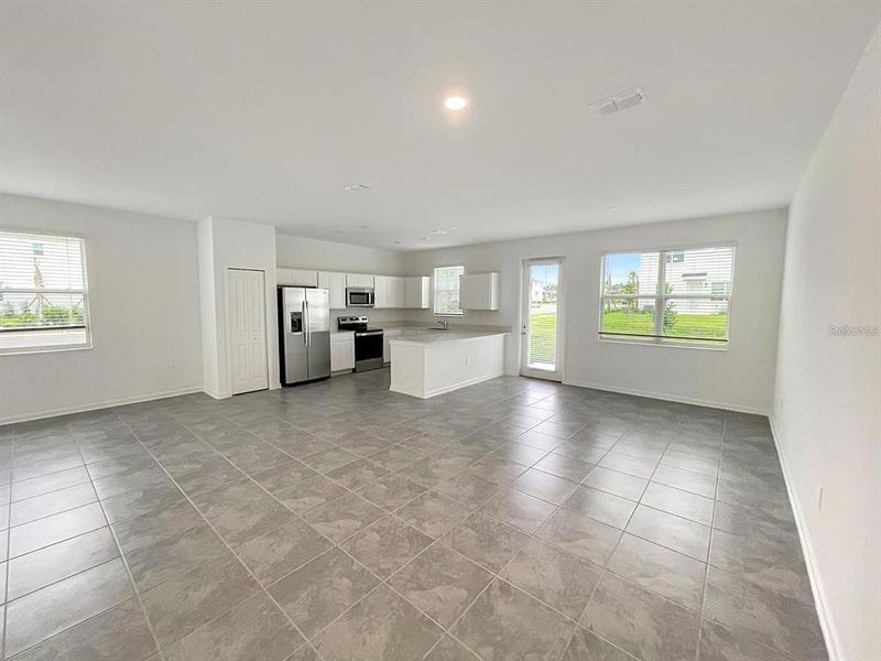 Spacious, unfurnished interior of a new home in , Davenport (Image 12).