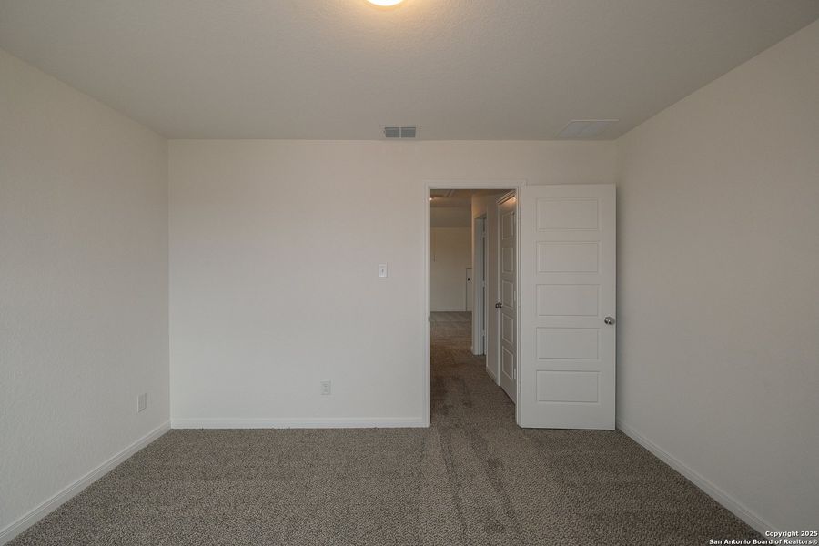 Spacious, unfurnished interior of a new home in Winding Brook, San Antonio (Image 29). Spacious, unfurnished interior of a new home in Winding Brook, San Antonio (Image 29).