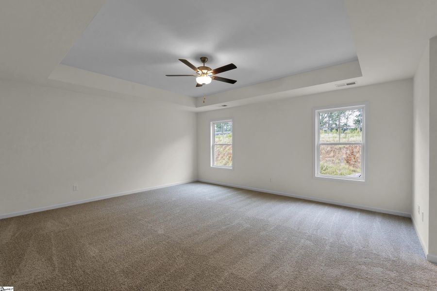 Spacious, unfurnished interior of a new home in Lynbrook, Boiling Springs (Image 26).