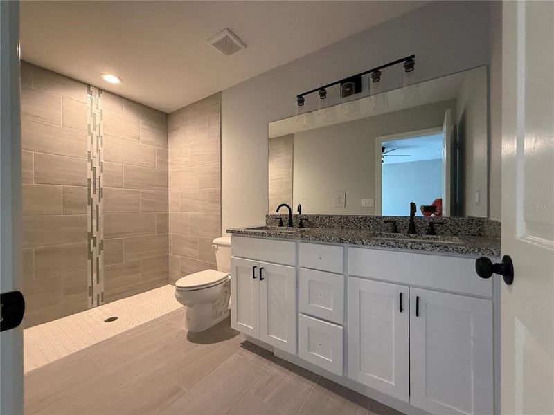 Furnished interior view inside a new home in , Ocklawaha (Image 6).