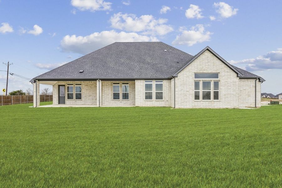 Representative exterior details of a home built from the The Quartz by Lillian Custom Homes in Peaks at Lone Elm, Waxahachie (Image 3). Representative exterior details of a home built from the The Quartz by Lillian Custom Homes in Peaks at Lone Elm, Waxahachie (Image 3).